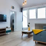 Kuki Apartment With Balcony